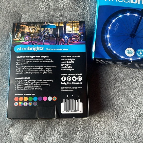 WheelBrightz Blue Bike Tire Lights (NEW IN BOX) - Picture 2 of 3